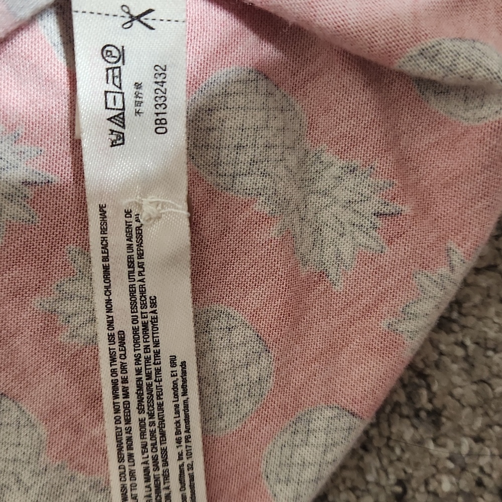Anthropologie Coral Pineapple Short Sleeve/Shorts PJ Set in Size Large - Picture 7 of 14